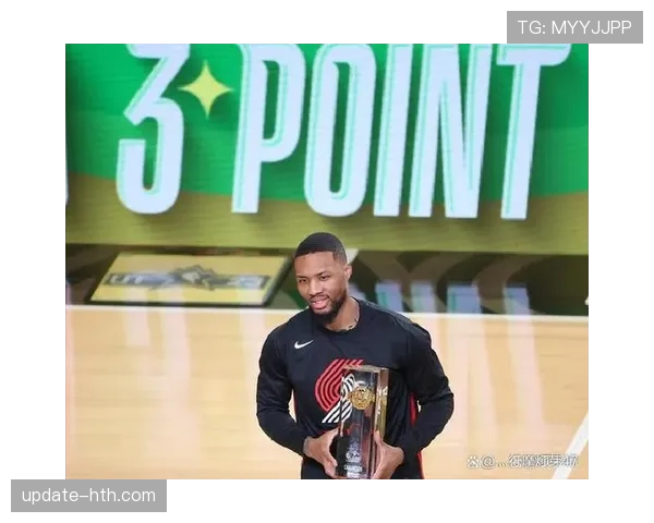 布克无球跑动制造空位提升外线效率不同于利拉德