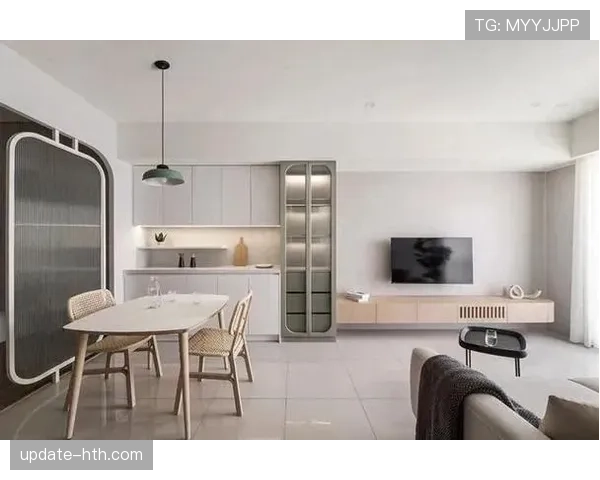 杨千霖随手一晒家居照，手表比我房子值，客厅直接像私人会所